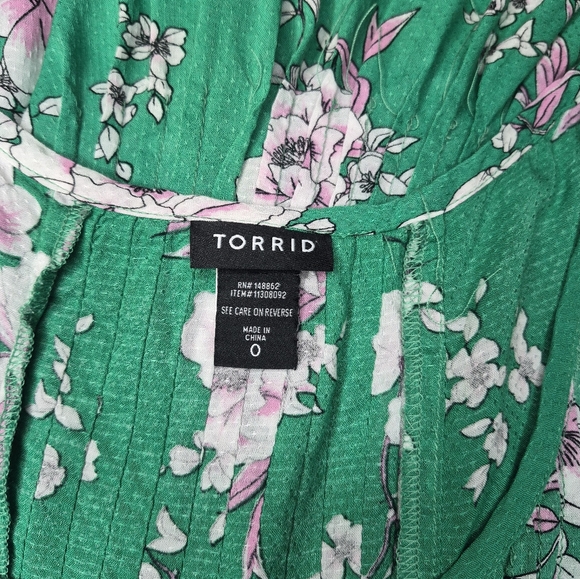 Torrid Top Green White Pink Floral Sleeveless Button Front Vneck Size Torrid L - Picture 8 of 9